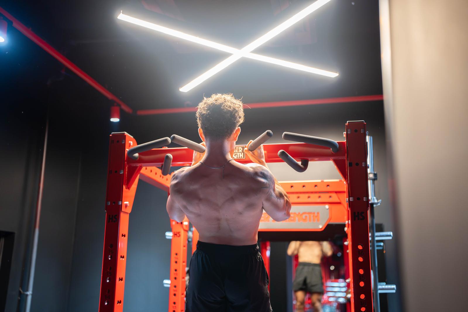 Giovanni durante un entrenamiento de fuerza